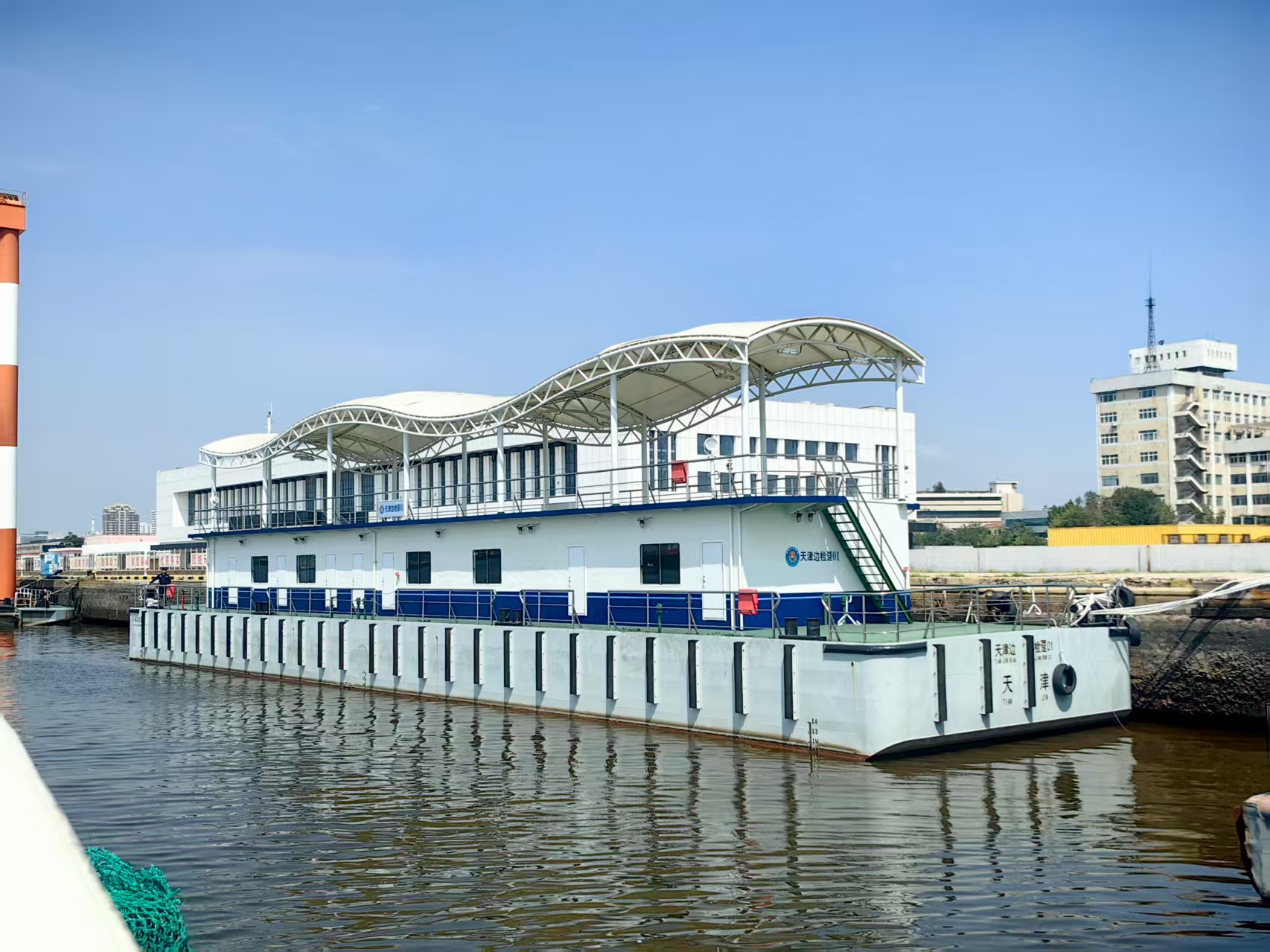 43m边检执勤码头趸船